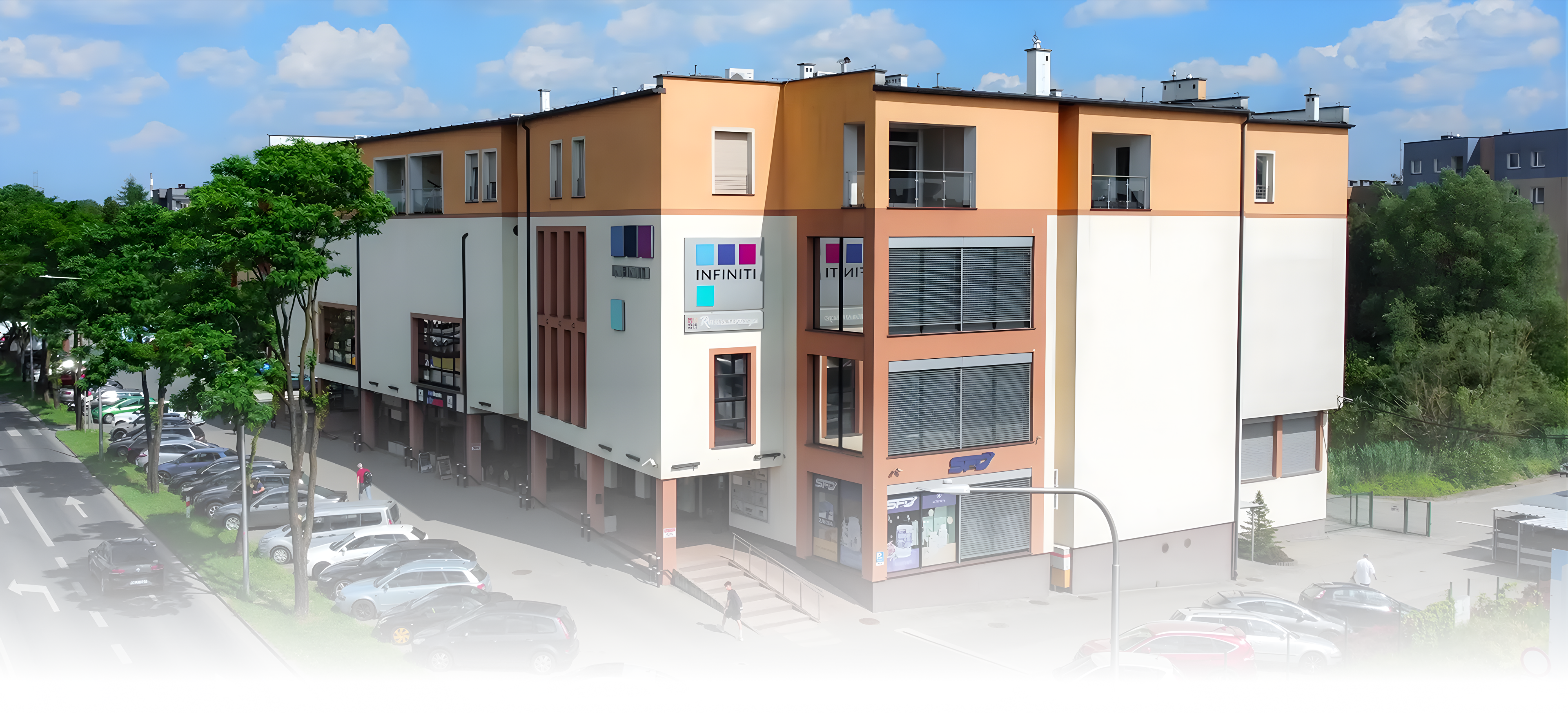 Widok klubu INFINITI z zewnątrz